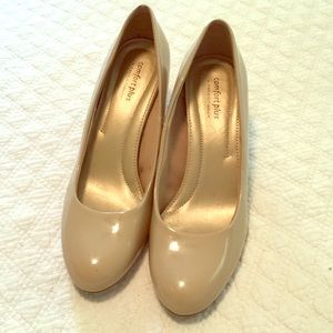 Short high heel pumps